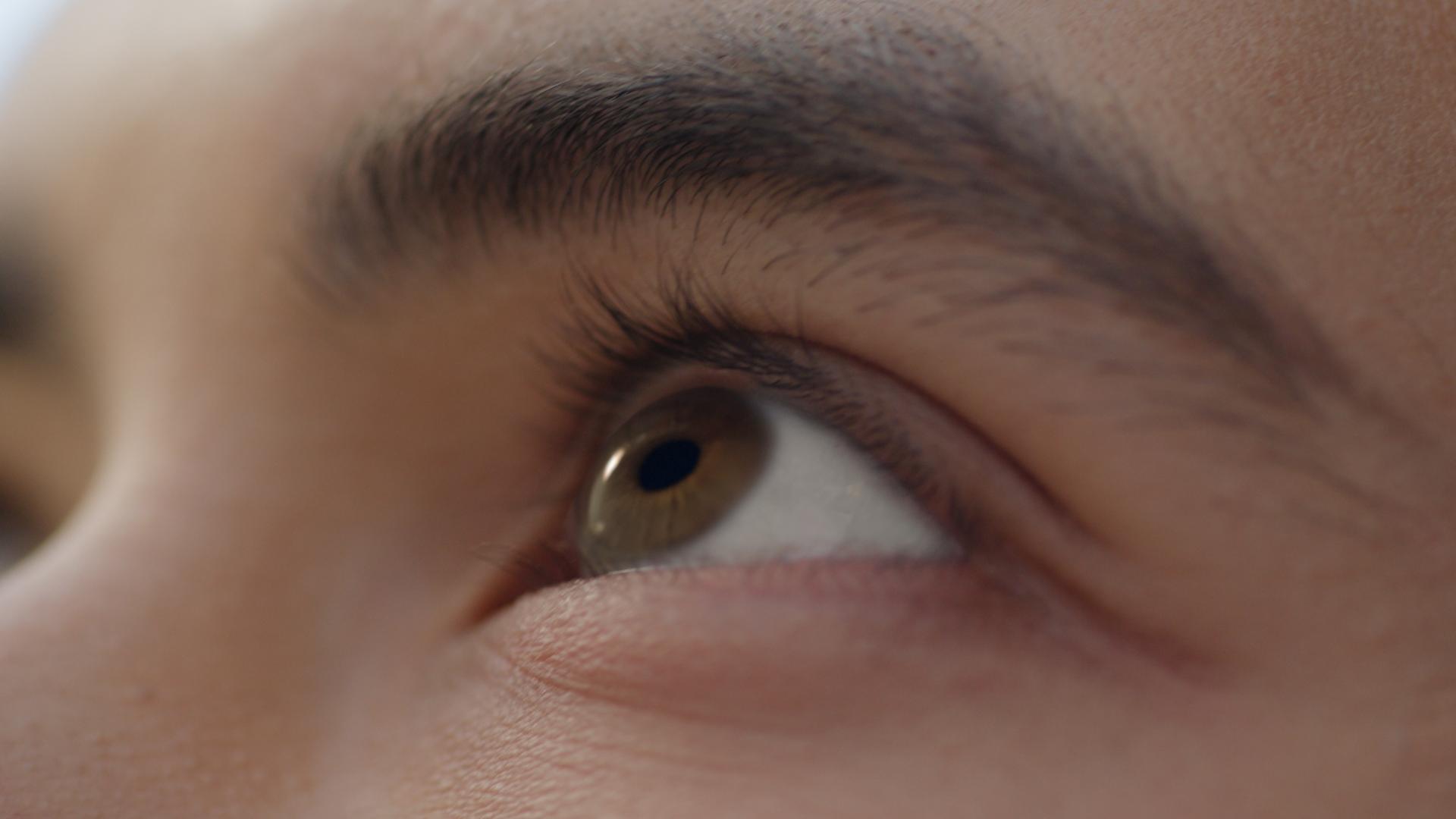 Eye close-up with sharp focus, representing improved vision and optical precision after laser eye surgery with ZEISS SMILE pro