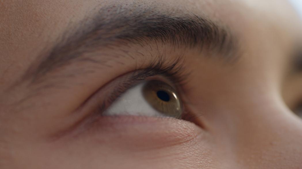 Eye close-up with sharp focus, representing improved vision and optical precision after ZEISS SMILE pro laser eye surgery.