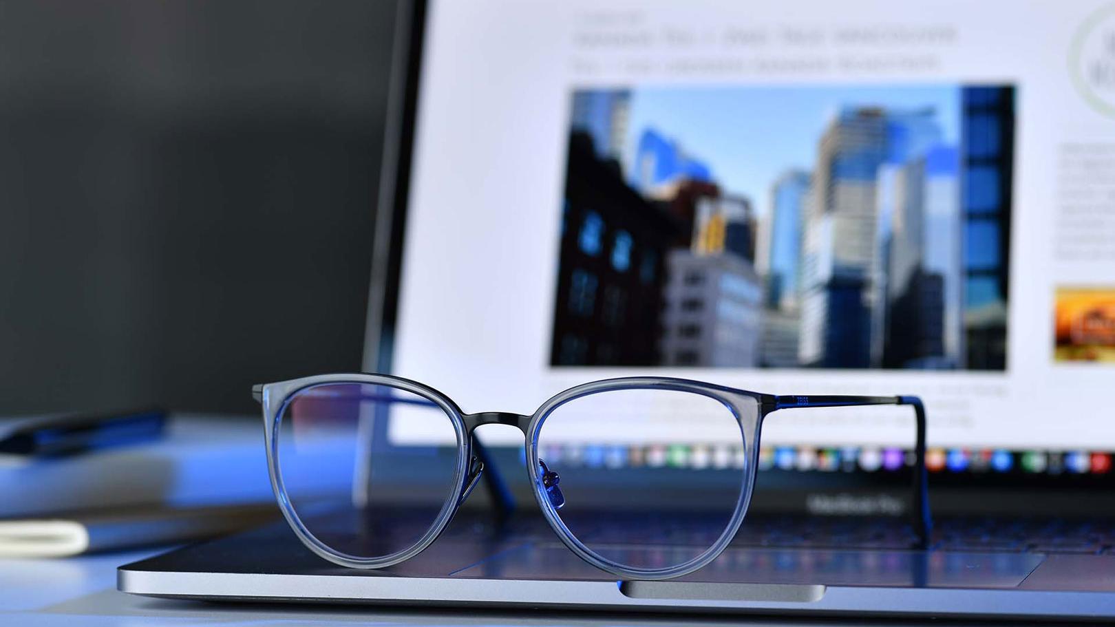ZEISS PhotoFusion X lenses offer blue light protection
