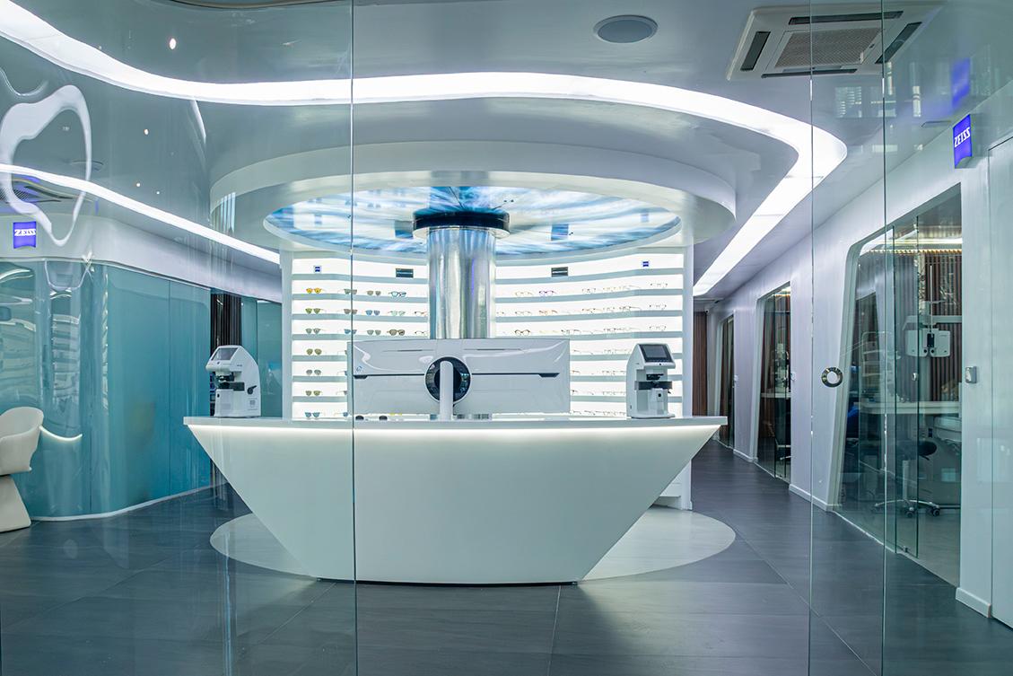 entrance of the first ZEISS VISION CLINIC