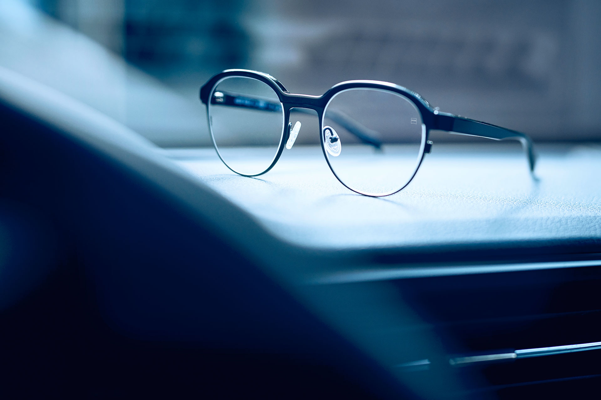 Driving glasses for distance clearance