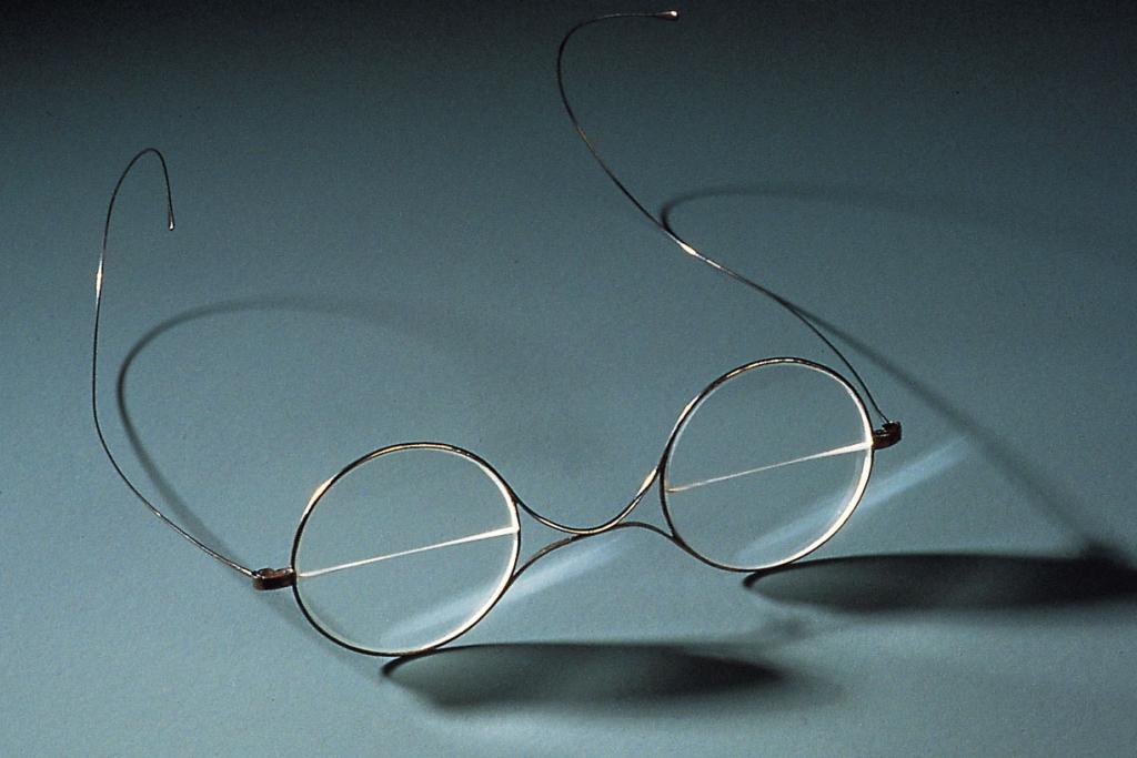 How were glasses invented store