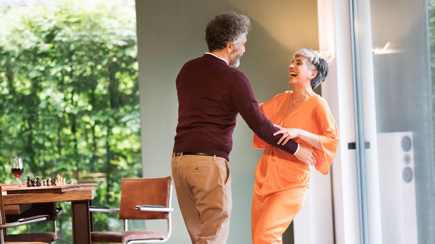 A dancing couple enjoying their spectacle-free vision at all distances after cataract surgery.