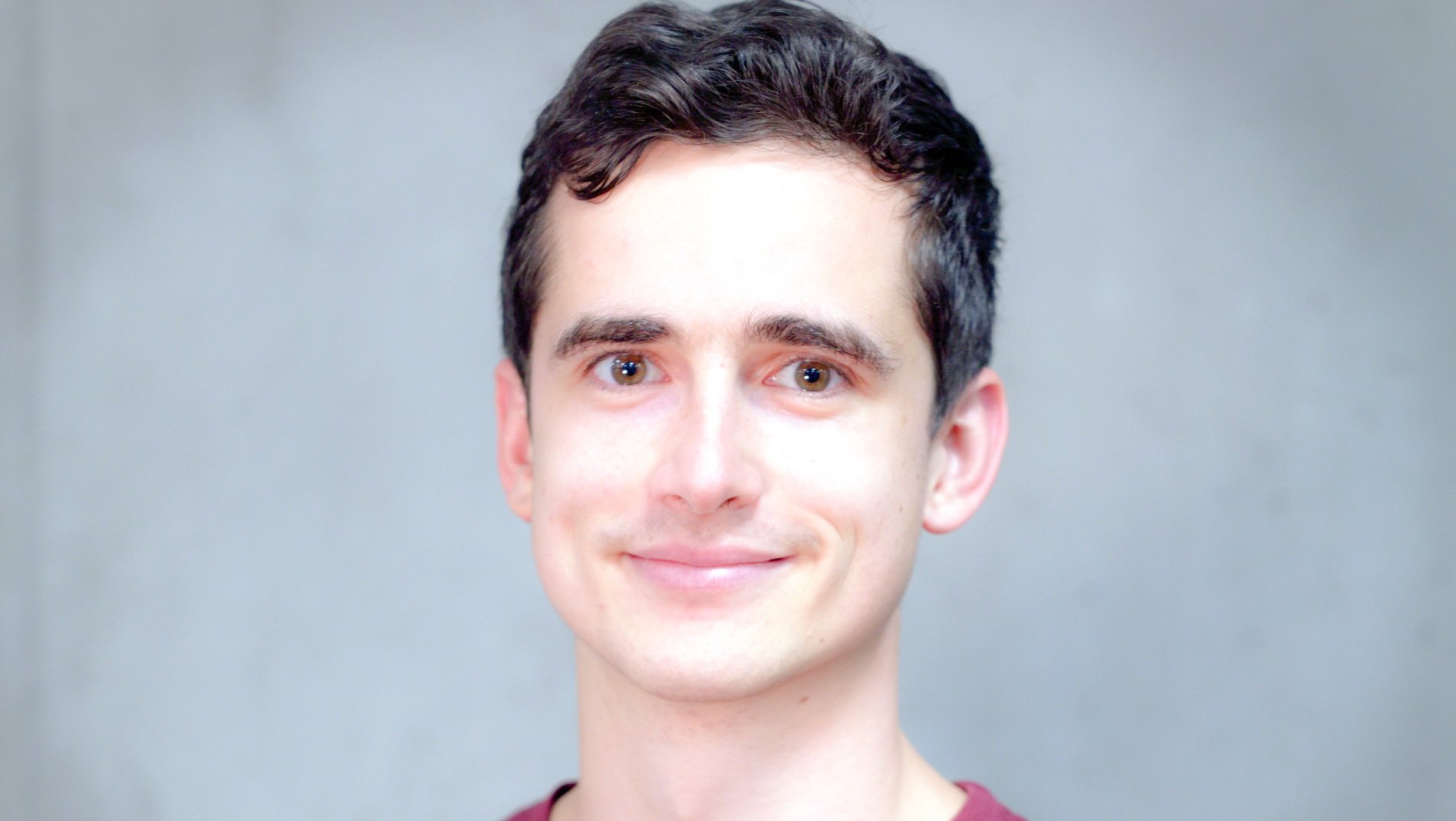Adrián, Optics Ophthalmology Researcher