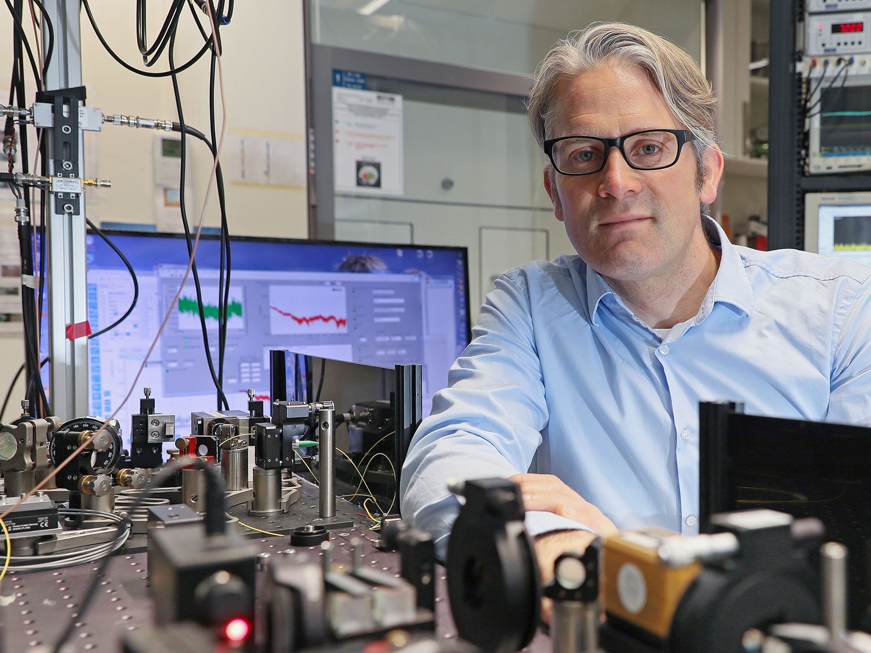 Dr. Tobias J. Kippenberg