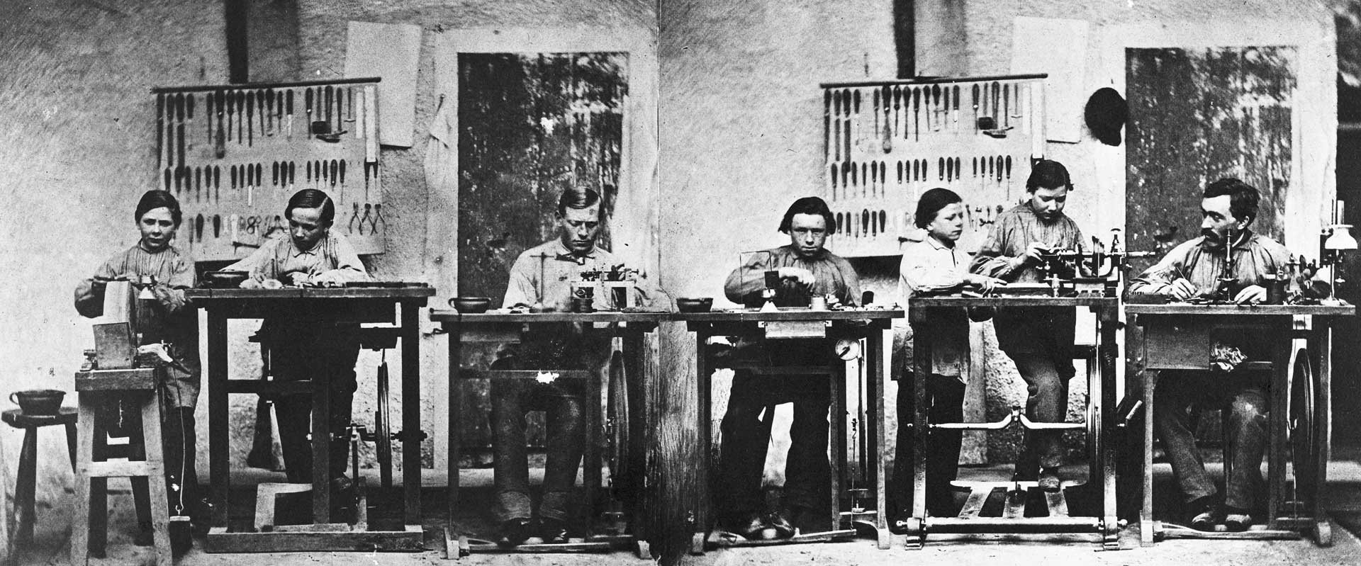 Foreman August Löber with mechanics and apprentices, 1864