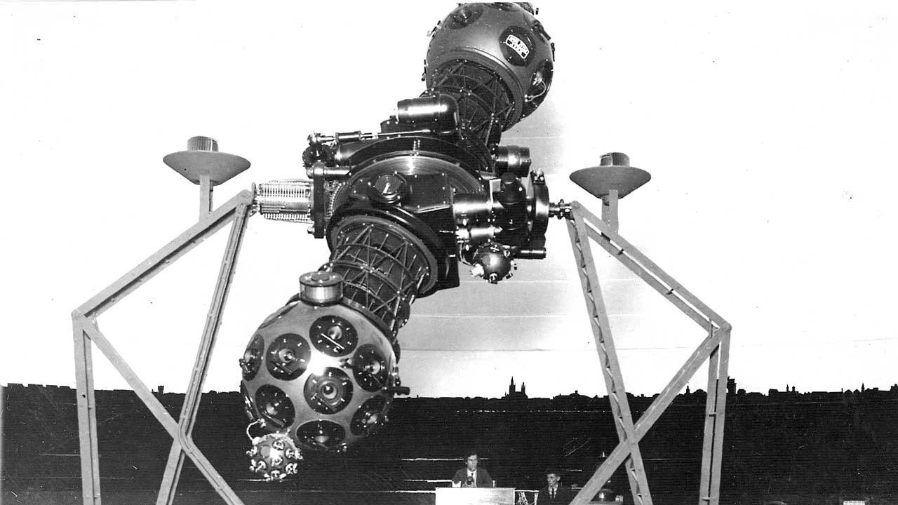 First planetarium with a dumbbell-shaped projector (Model II) in Wuppertal, 1926