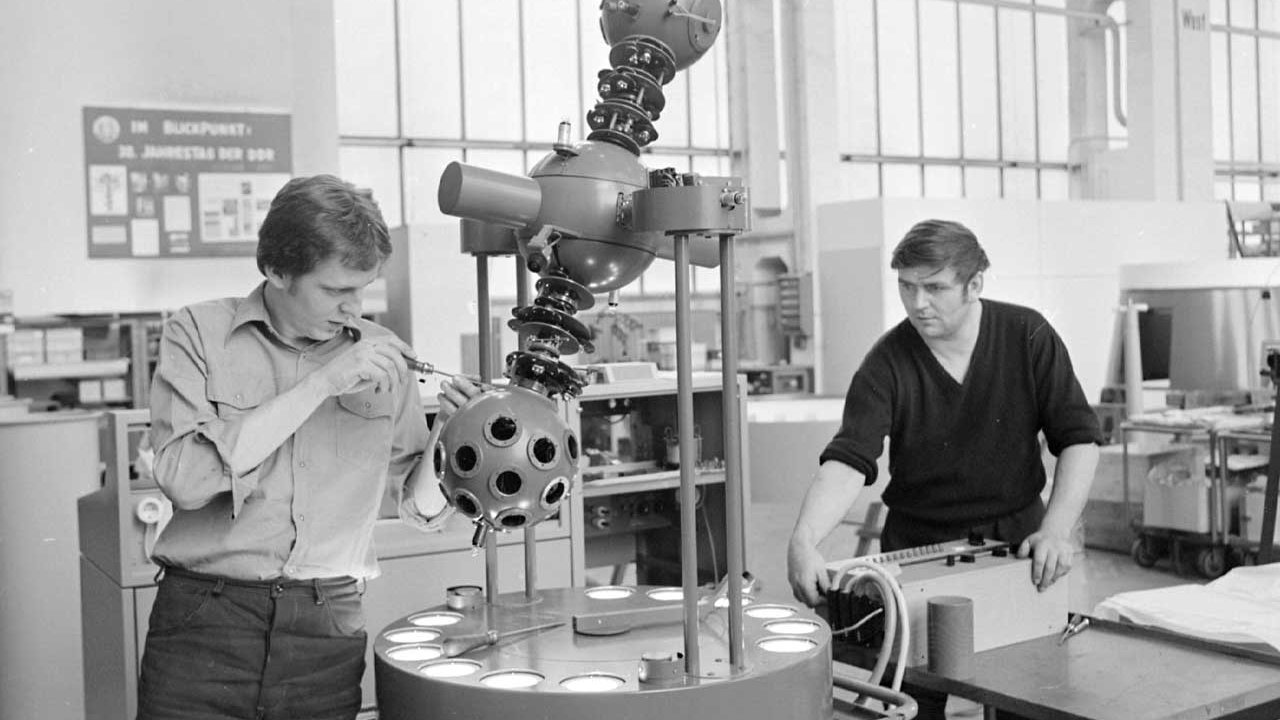 Series production for universal large planetariums (ZGP) and small planetariums (ZKP) in Jena