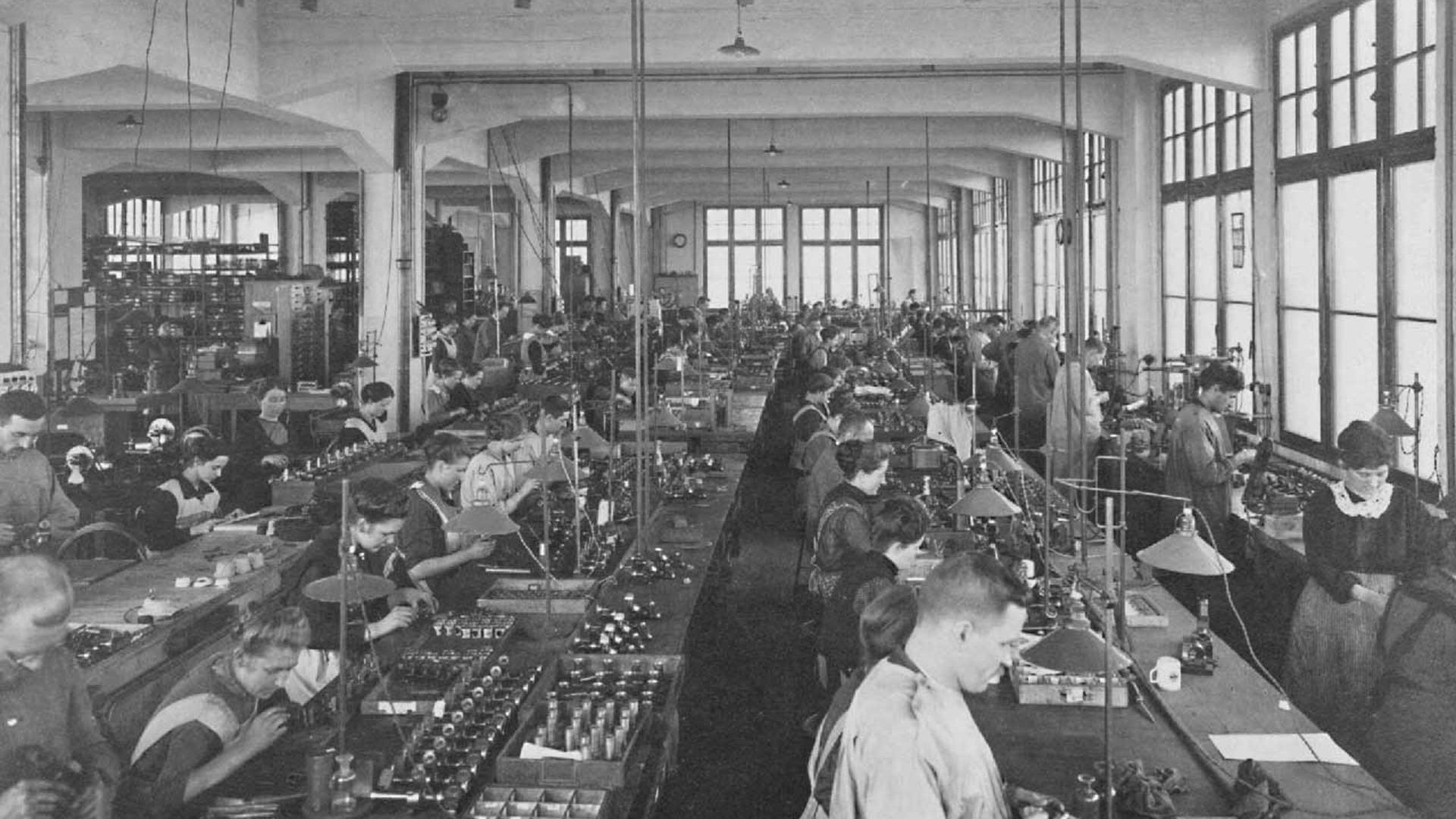 Construction of the first riflescopes