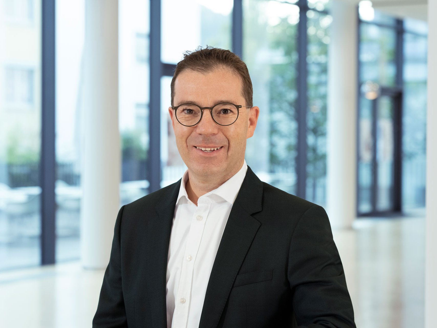 Dr. Jochen Peter Member of the Executive Board of the ZEISS Group