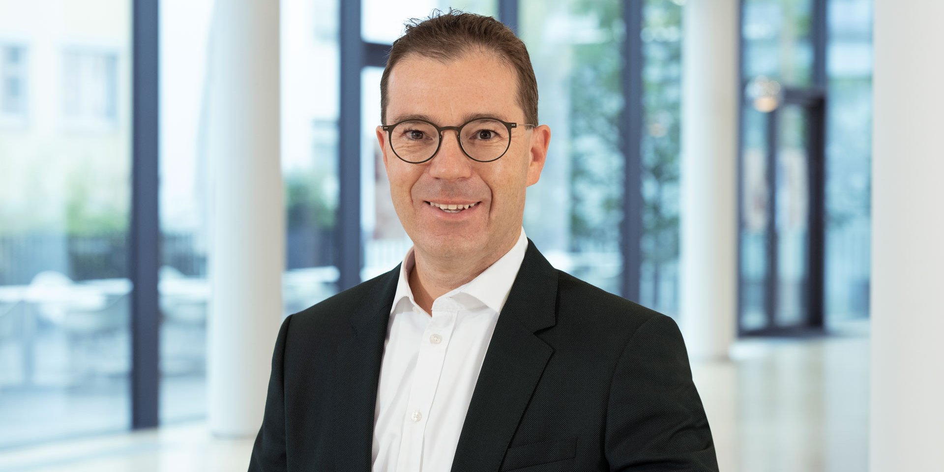 Dr. Jochen Peter Member of the Executive Board of the ZEISS Group