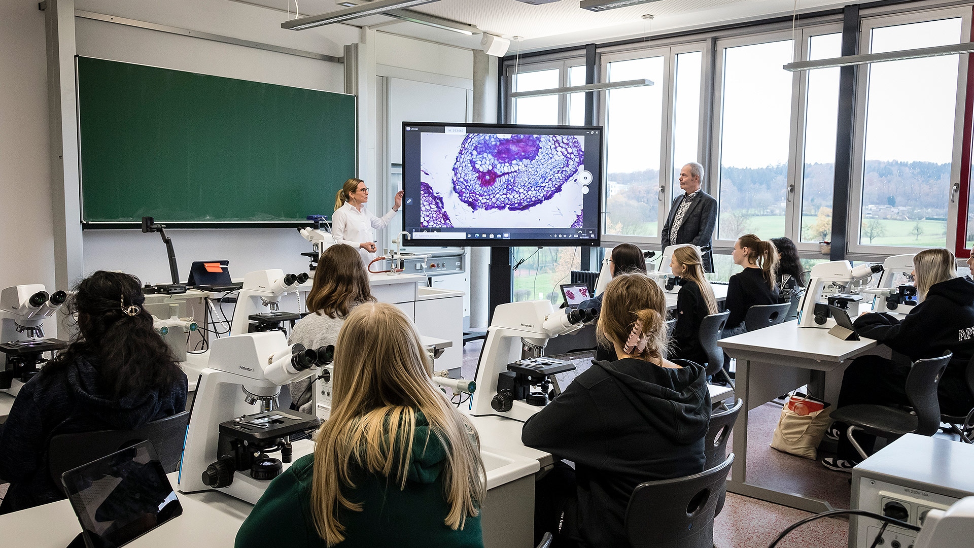 Aalen: new microscopes for modern teaching