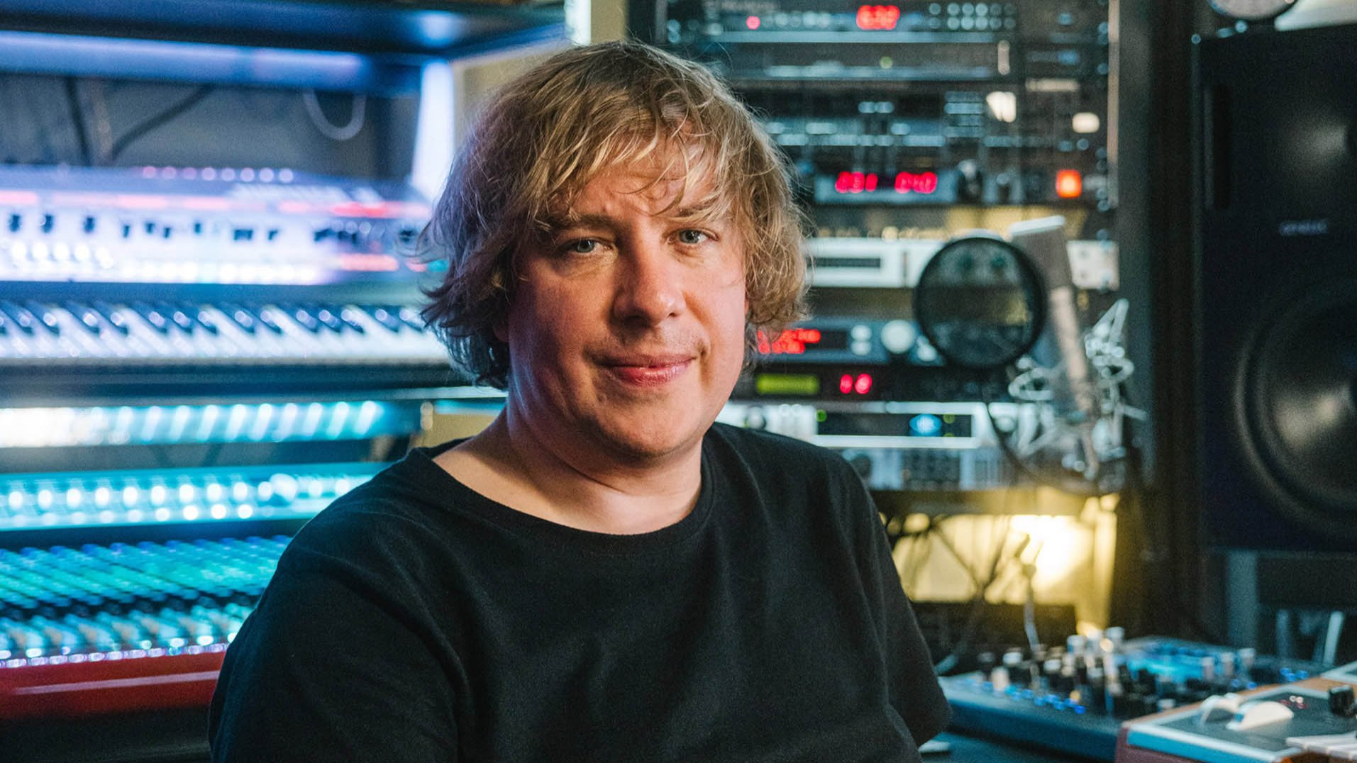 Dominik Eulberg is a DJ, biologist and bird-watcher