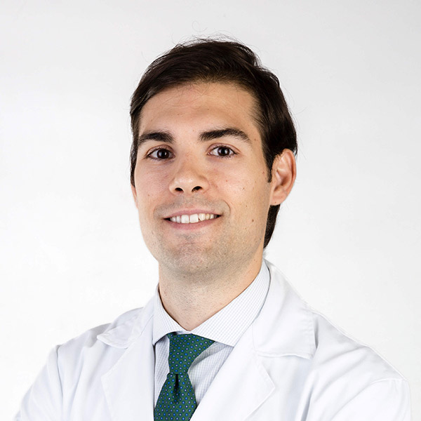 Dr. Ignacio Rodríguez Uña, doctorado en medicina, miembro del Consejo Europeo de Oftalmología