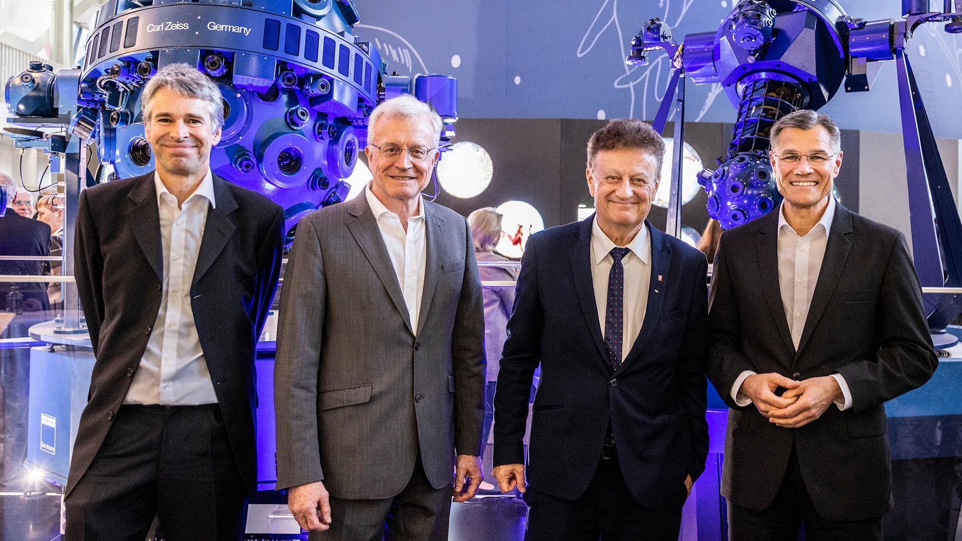The special exhibition was ceremoniously opened on May 4, 2023, by Dr. Christian Sicka, Curator of Astronomy at the Deutsches Museum in Munich, Martin Kraus, Head of ZEISS Planetariums, the General Director of the Deutsches Museum Prof. Dr. Wolfgang M. Heckl, and Dr. Karl Lamprecht, CEO of the ZEISS Group (from left).