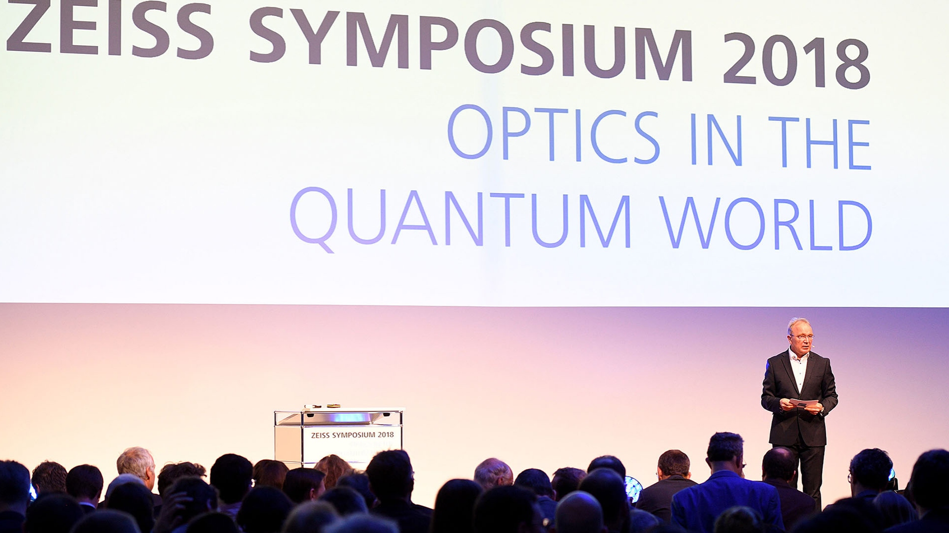 Around 300 international experts from the science and industrial sector came together at the ZEISS Symposium &quot;Optics in the Quantum World&quot; to discuss trends and new scientific findings in quantum technologies.