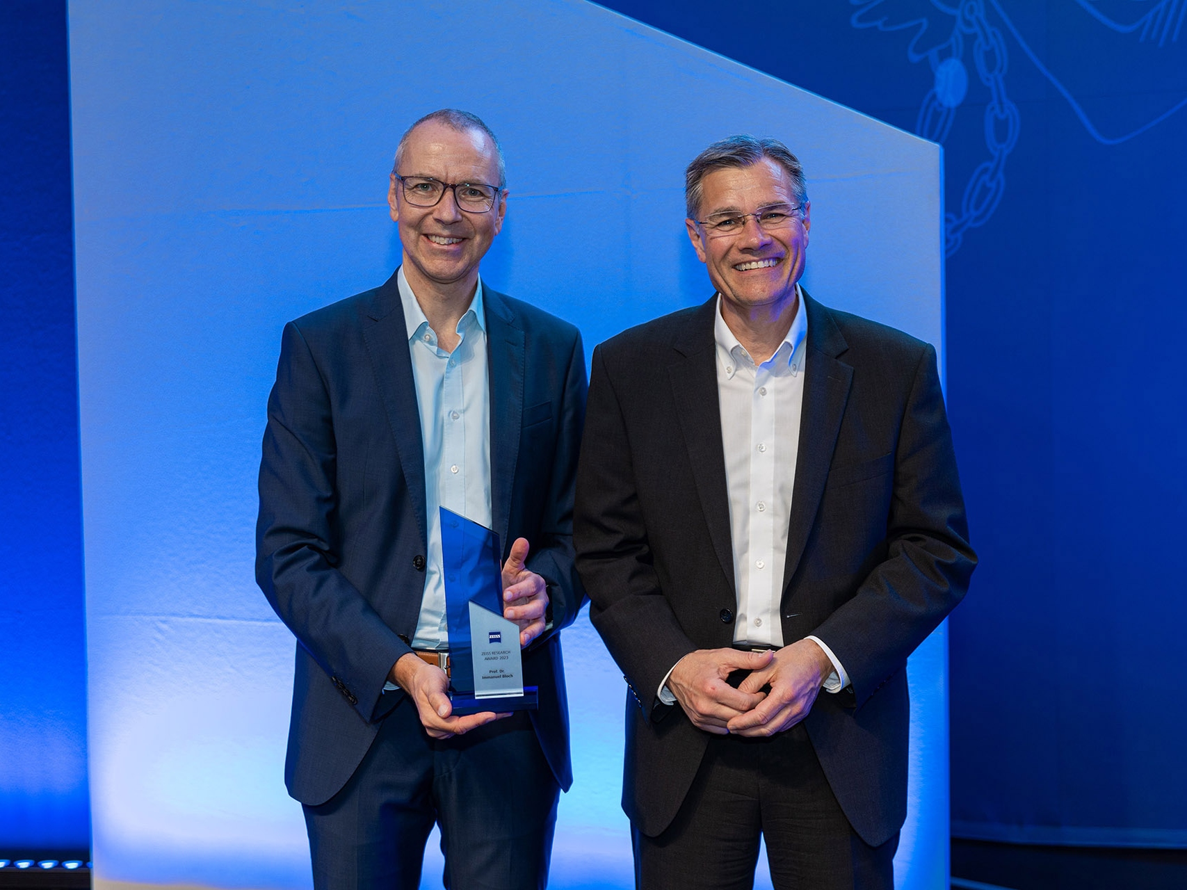 Prof. Dr. Immanuel Bloch, winner of this year's ZEISS Research Award and Dr. Karl Lamprecht, ZEISS CEO.