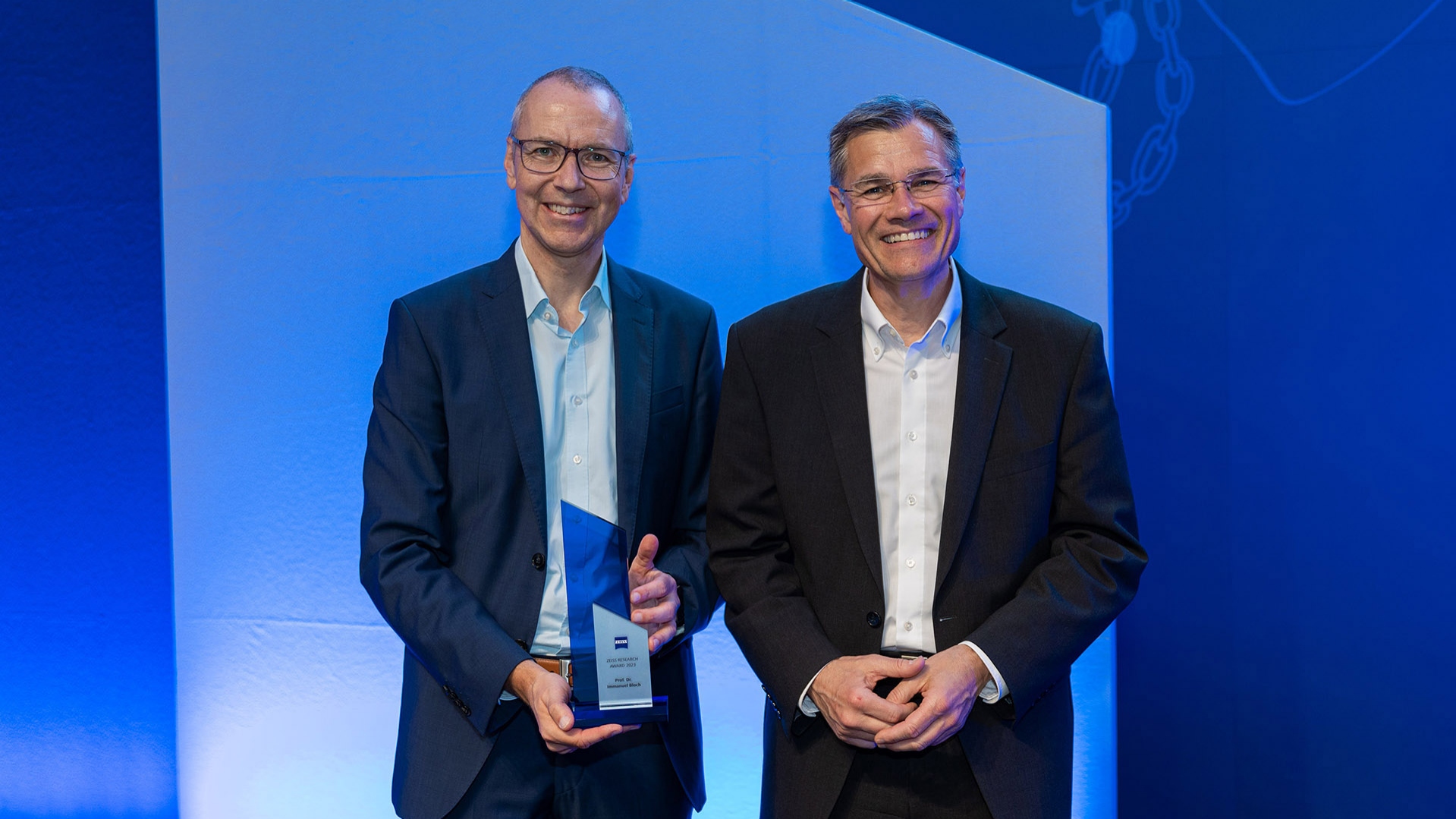 Prof. Dr. Immanuel Bloch, winner of this year's ZEISS Research Award and Dr. Karl Lamprecht, ZEISS CEO.