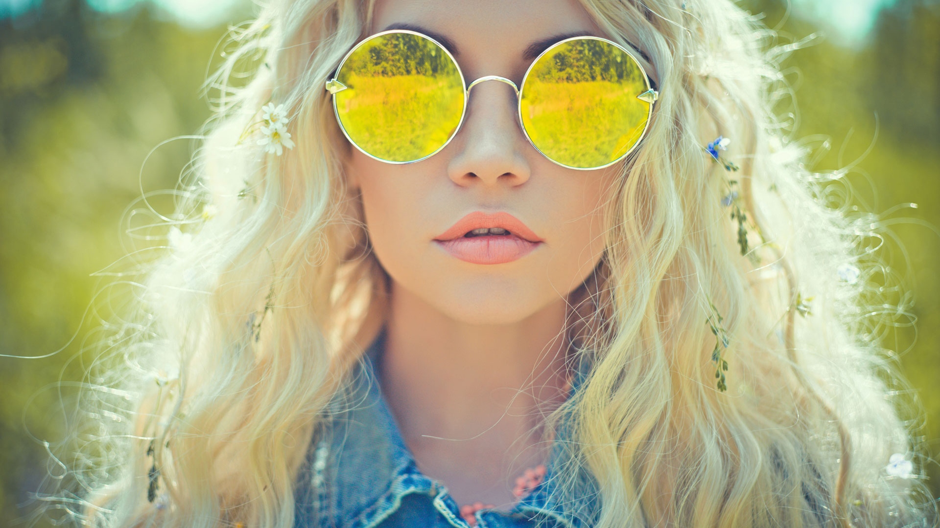 All the rage: sunglasses with a mirror coating